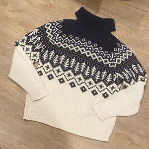 🚚 Women’s Navy and White Patterned Sweater